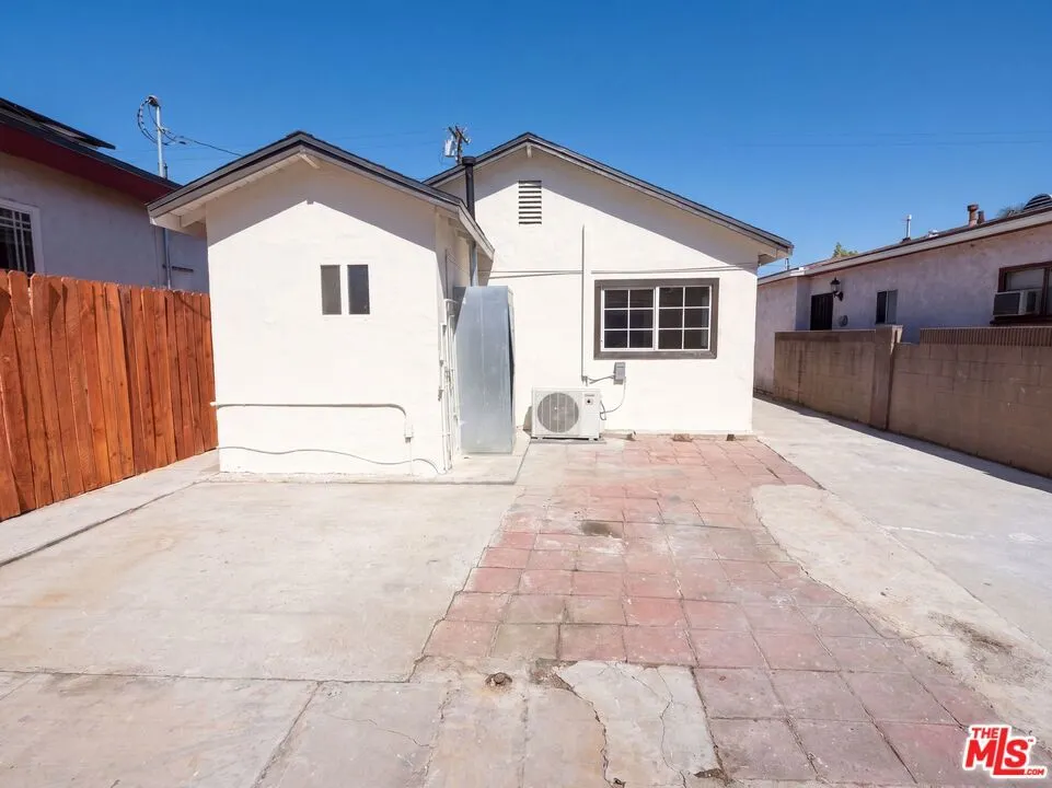 15343 Pimenta Avenue Paramount, CA 90723
