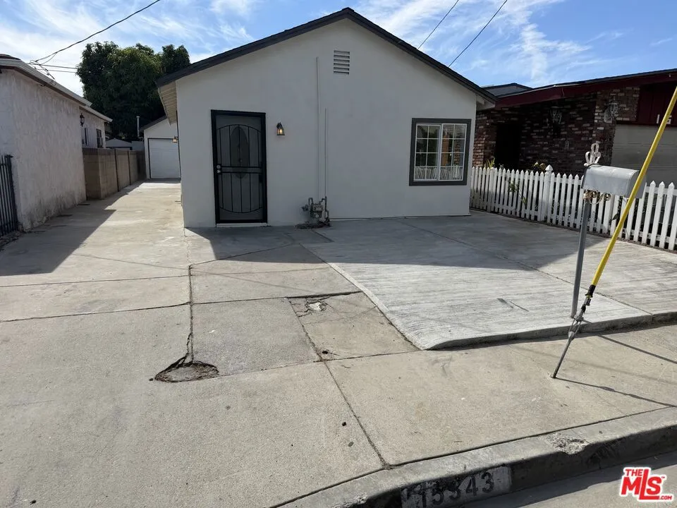 15343 Pimenta Avenue Paramount, CA 90723