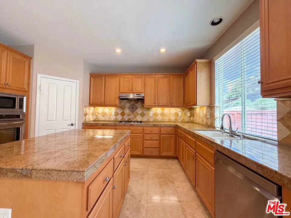 17780 Sweetgum Lane Canyon Country, CA 91387