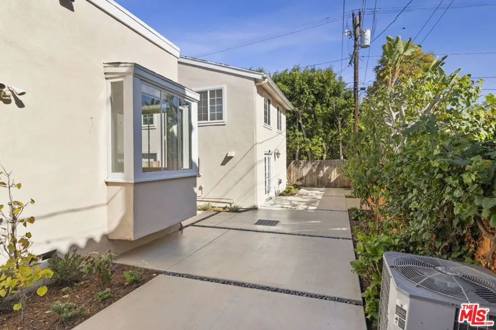 2128 Camden Avenue Los Angeles, CA 90025