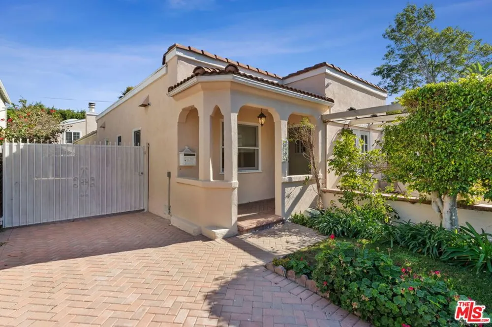 2128 Camden Avenue Los Angeles, CA 90025
