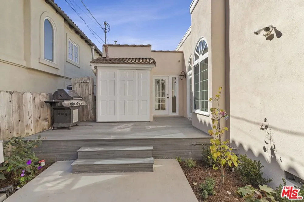 2128 Camden Avenue Los Angeles, CA 90025
