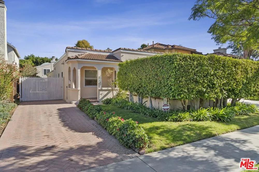 2128 Camden Avenue Los Angeles, CA 90025
