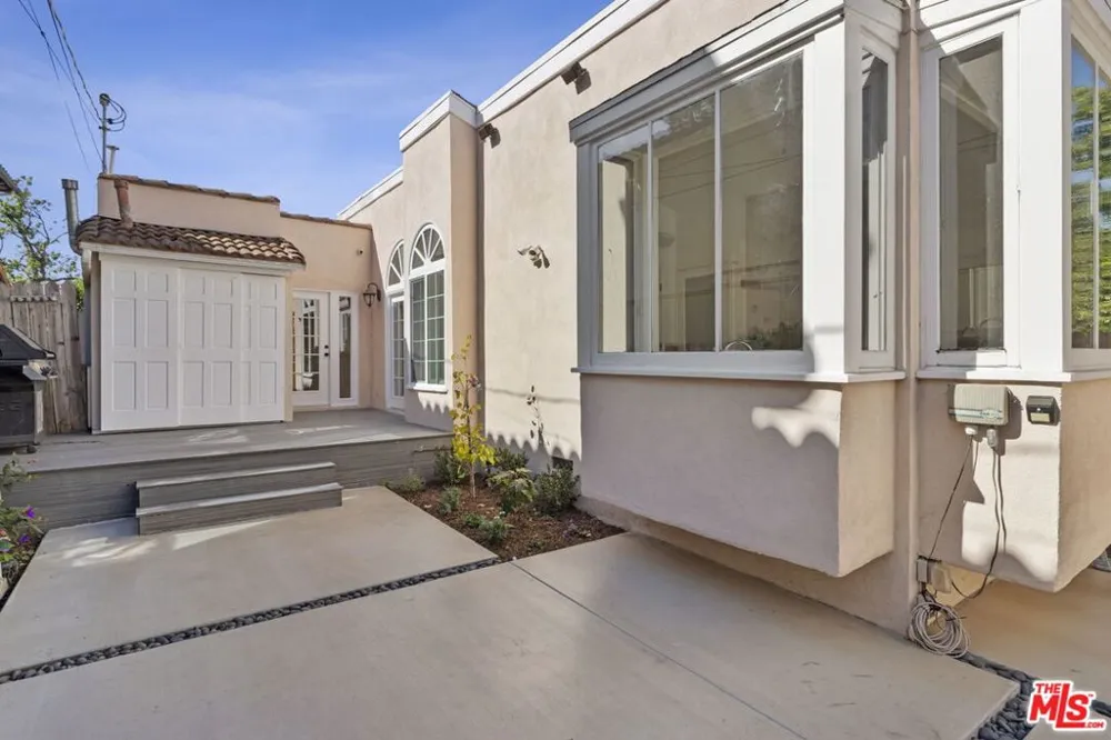 2128 Camden Avenue Los Angeles, CA 90025
