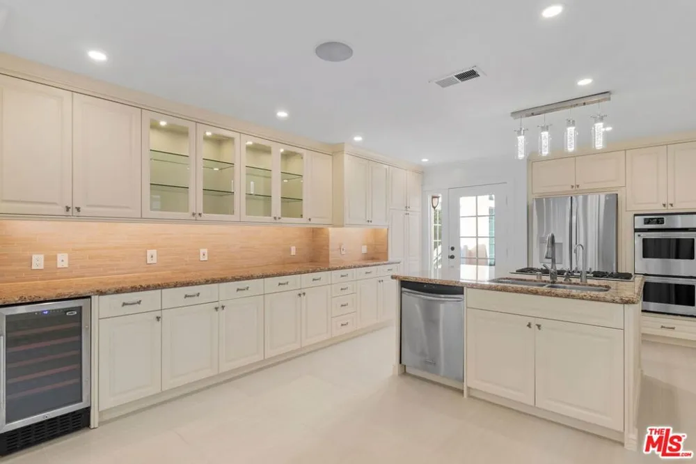 2128 Camden Avenue Los Angeles, CA 90025