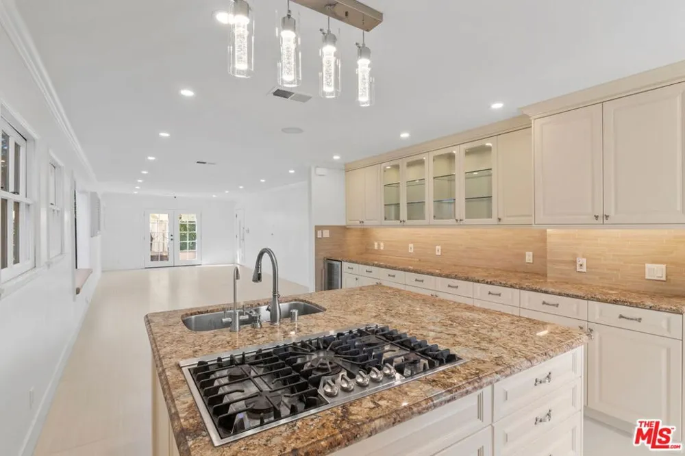 2128 Camden Avenue Los Angeles, CA 90025