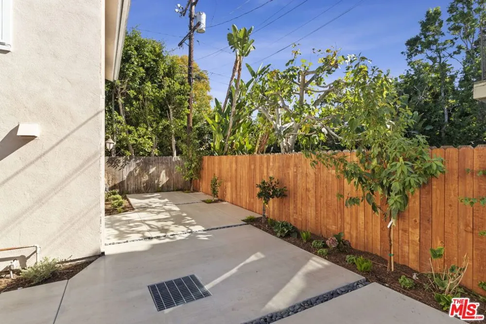 2128 Camden Avenue Los Angeles, CA 90025