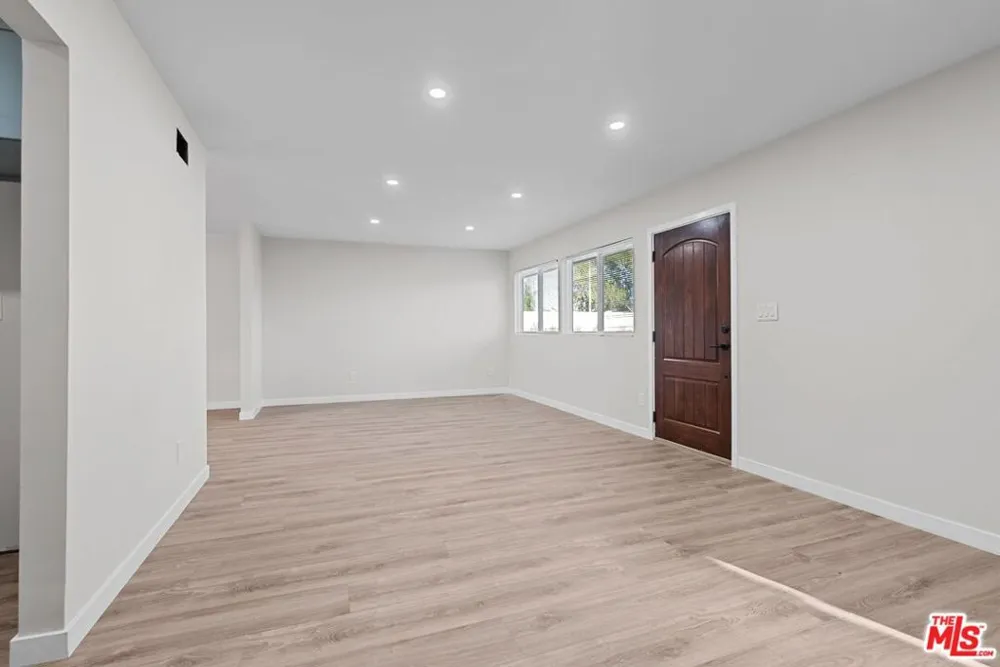 16855 Donmetz Street Los Angeles, CA 91344