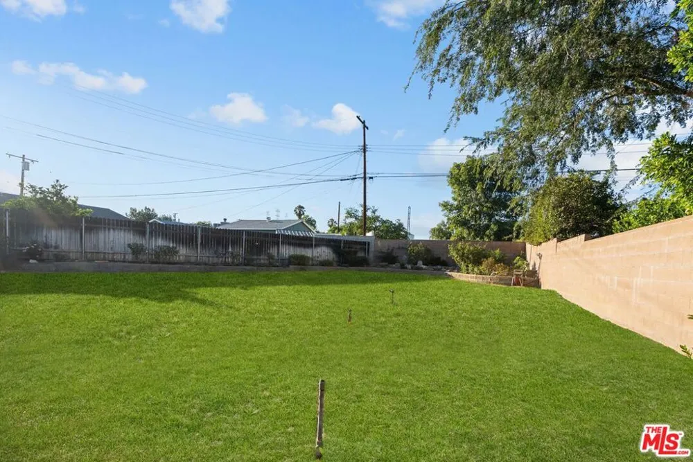 16855 Donmetz Street Los Angeles, CA 91344