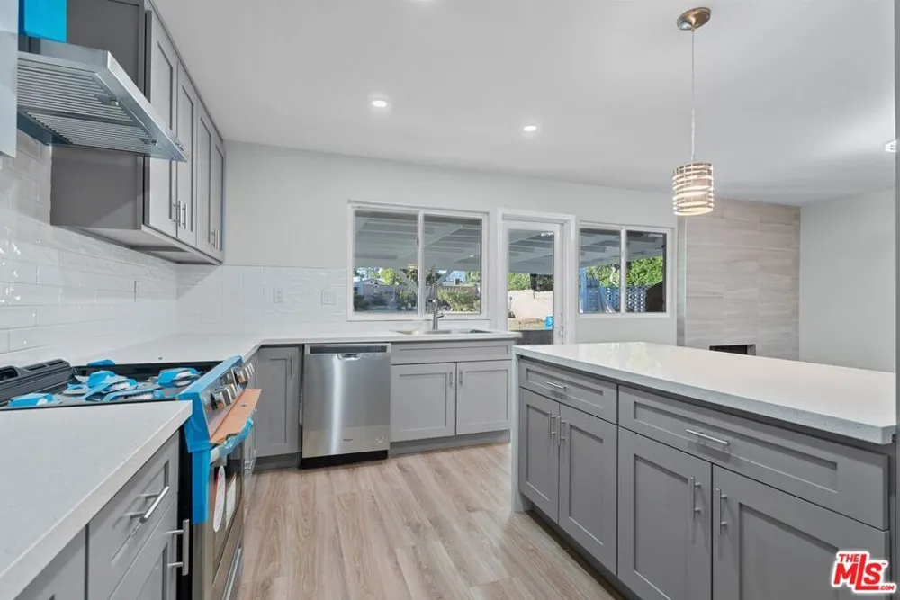 16855 Donmetz Street Los Angeles, CA 91344