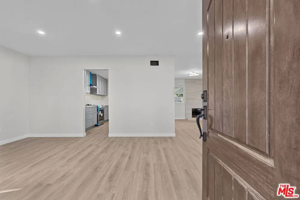 16855 Donmetz Street Los Angeles, CA 91344