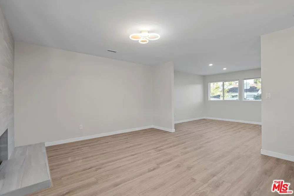 16855 Donmetz Street Los Angeles, CA 91344
