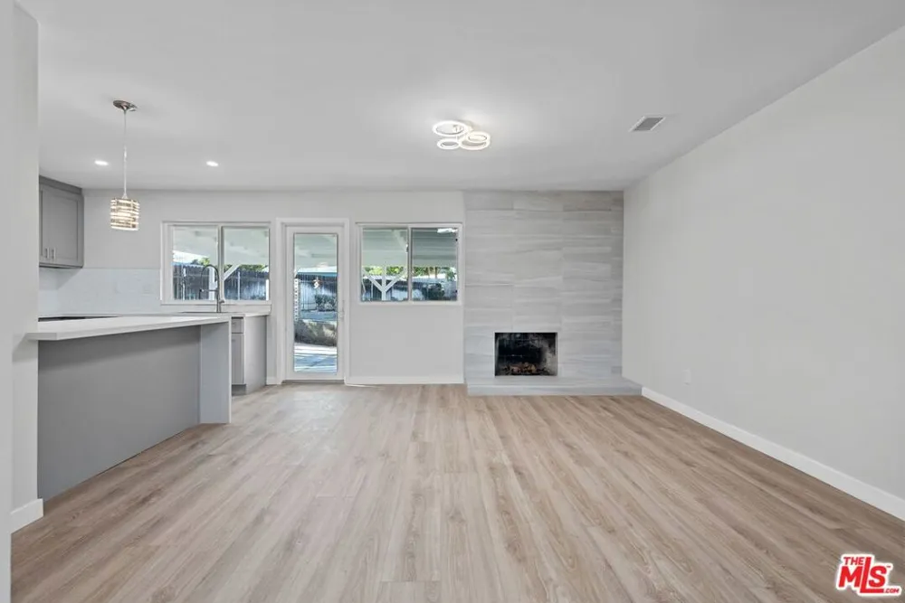 16855 Donmetz Street Los Angeles, CA 91344