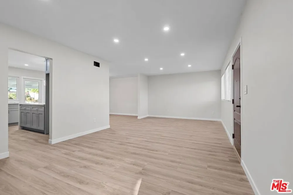 16855 Donmetz Street Los Angeles, CA 91344
