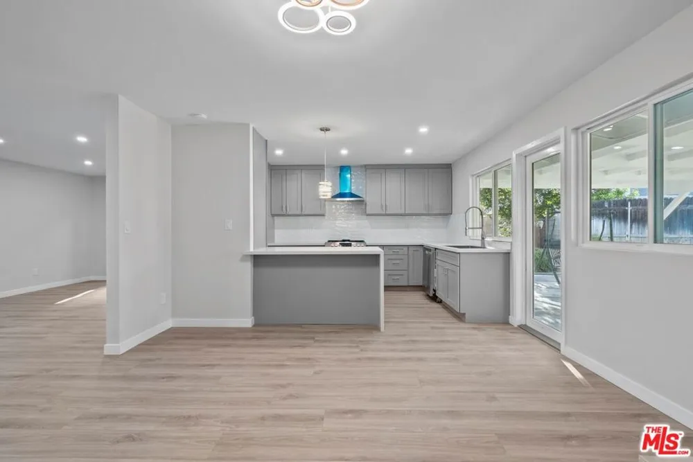 16855 Donmetz Street Los Angeles, CA 91344