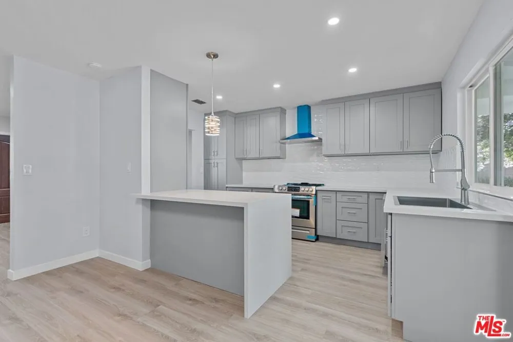 16855 Donmetz Street Los Angeles, CA 91344