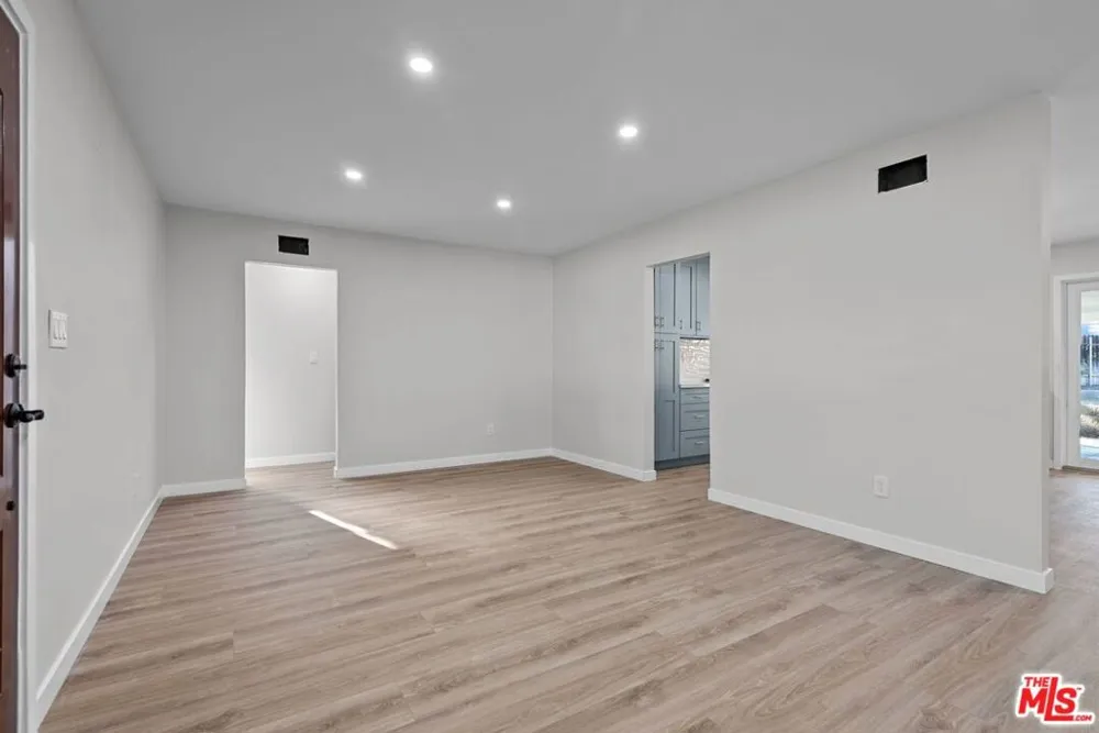 16855 Donmetz Street Los Angeles, CA 91344