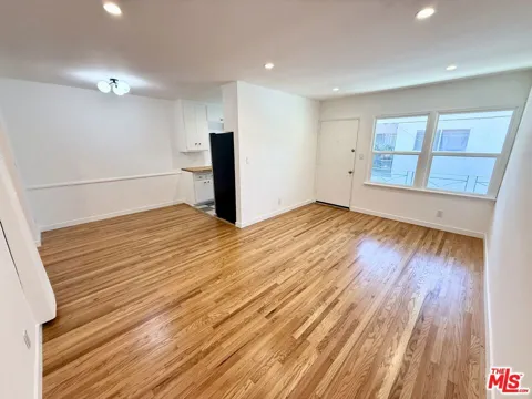 1143 Formosa #7