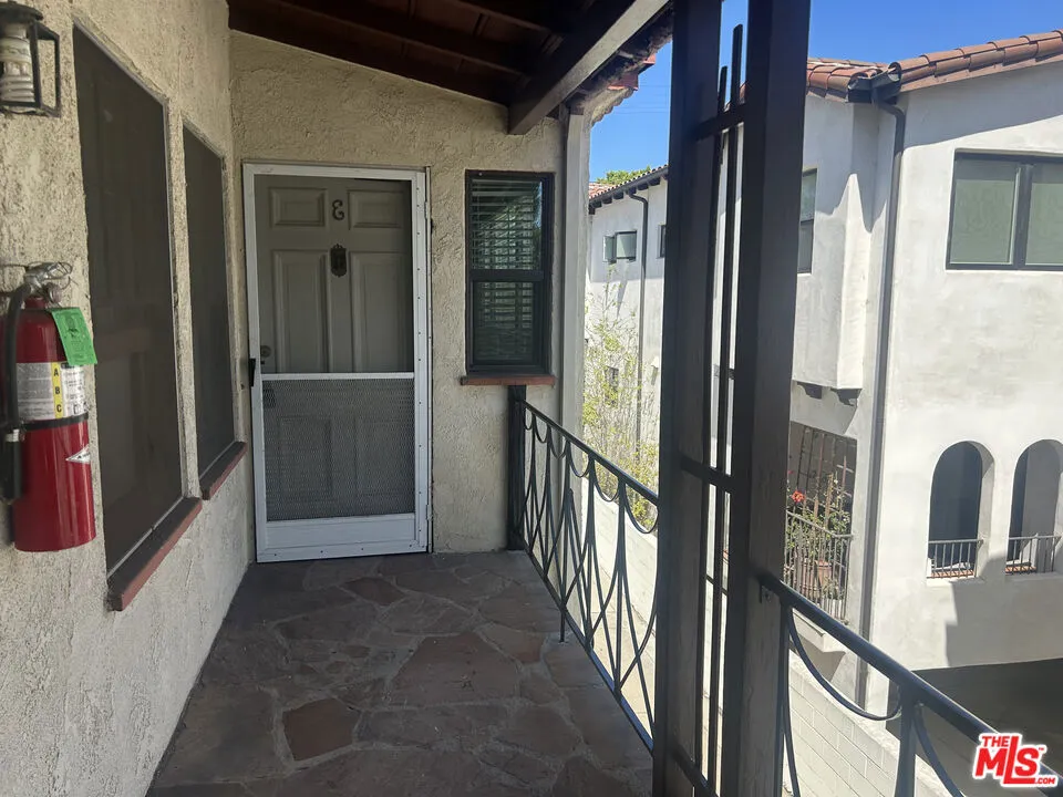 4054 Madison Avenue #E Culver City, CA 90232