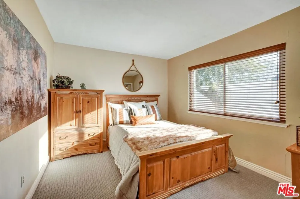10467 Oakdale Avenue Chatsworth, CA 91311