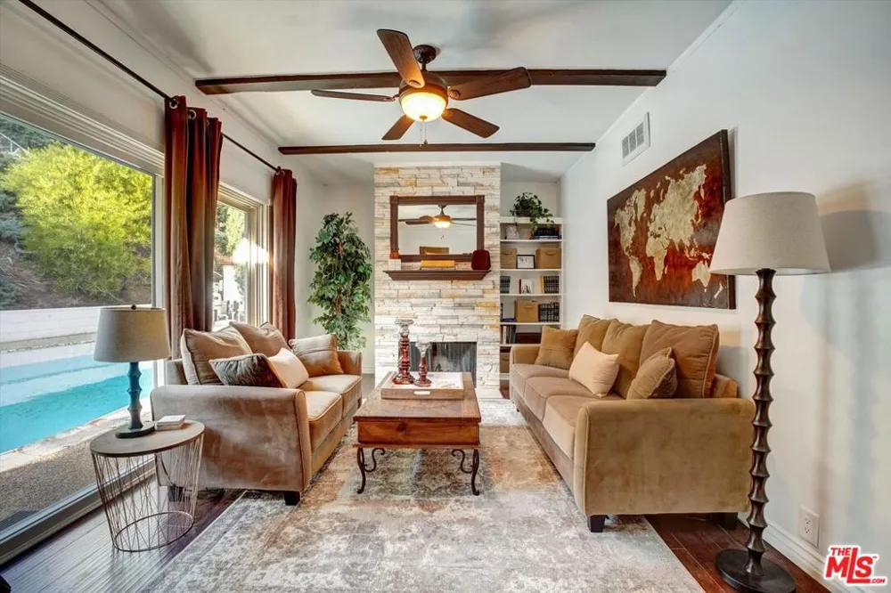 10467 Oakdale Avenue Chatsworth, CA 91311