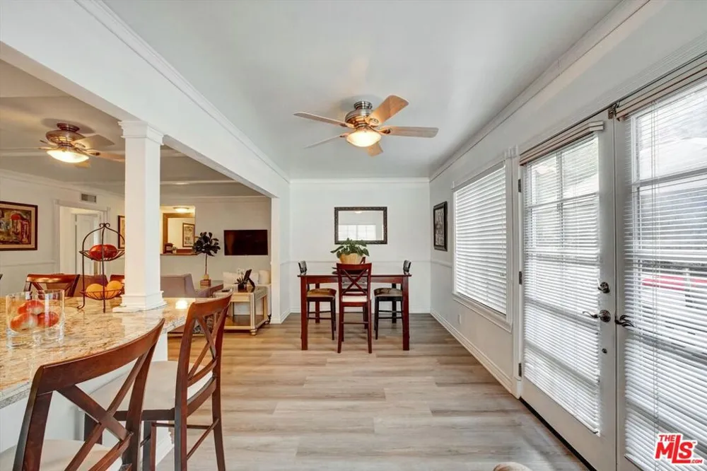 10467 Oakdale Avenue Chatsworth, CA 91311