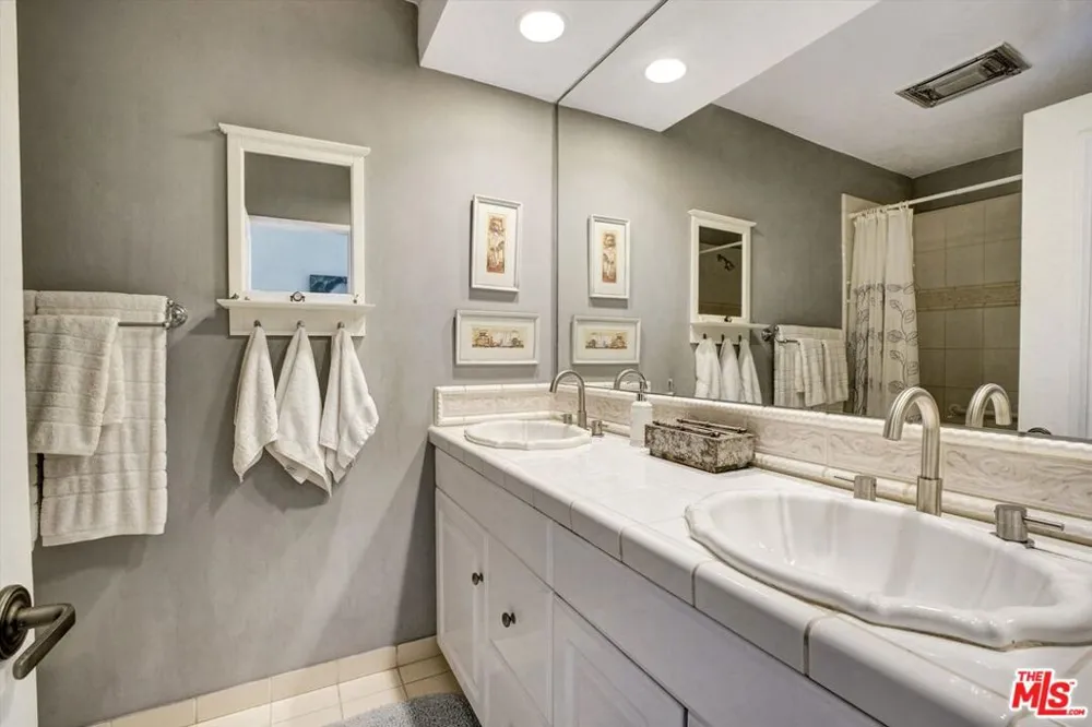 10467 Oakdale Avenue Chatsworth, CA 91311
