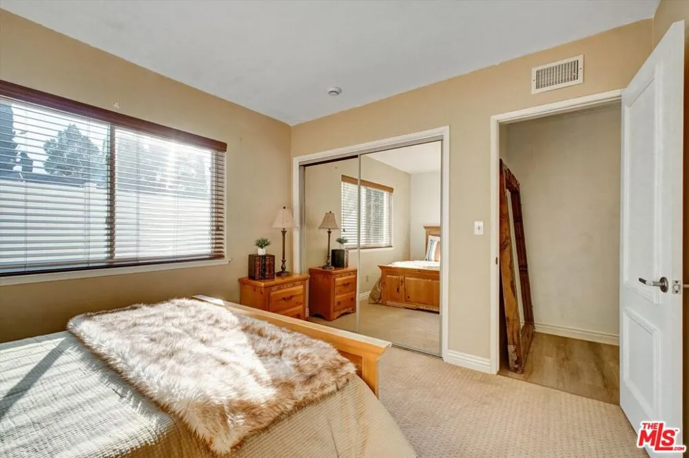 10467 Oakdale Avenue Chatsworth, CA 91311