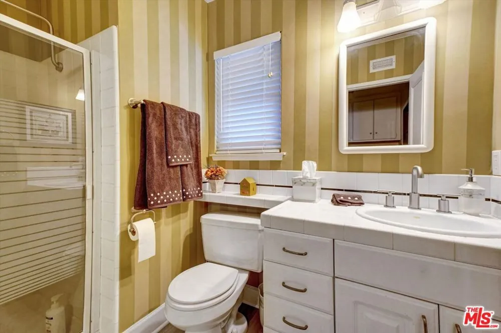 10467 Oakdale Avenue Chatsworth, CA 91311