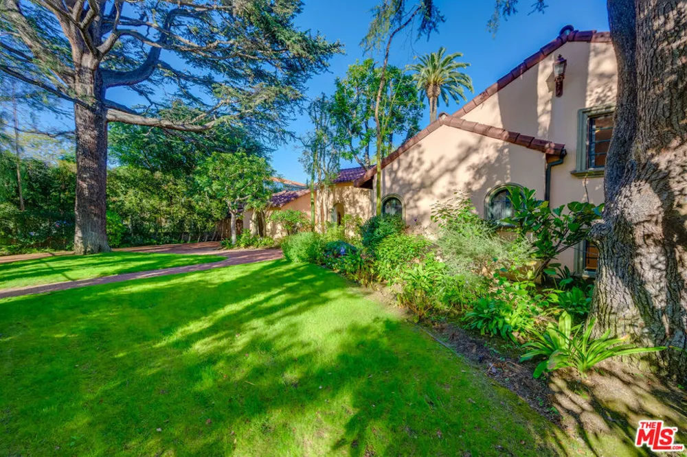 616 Maple Drive Beverly Hills, CA 90210