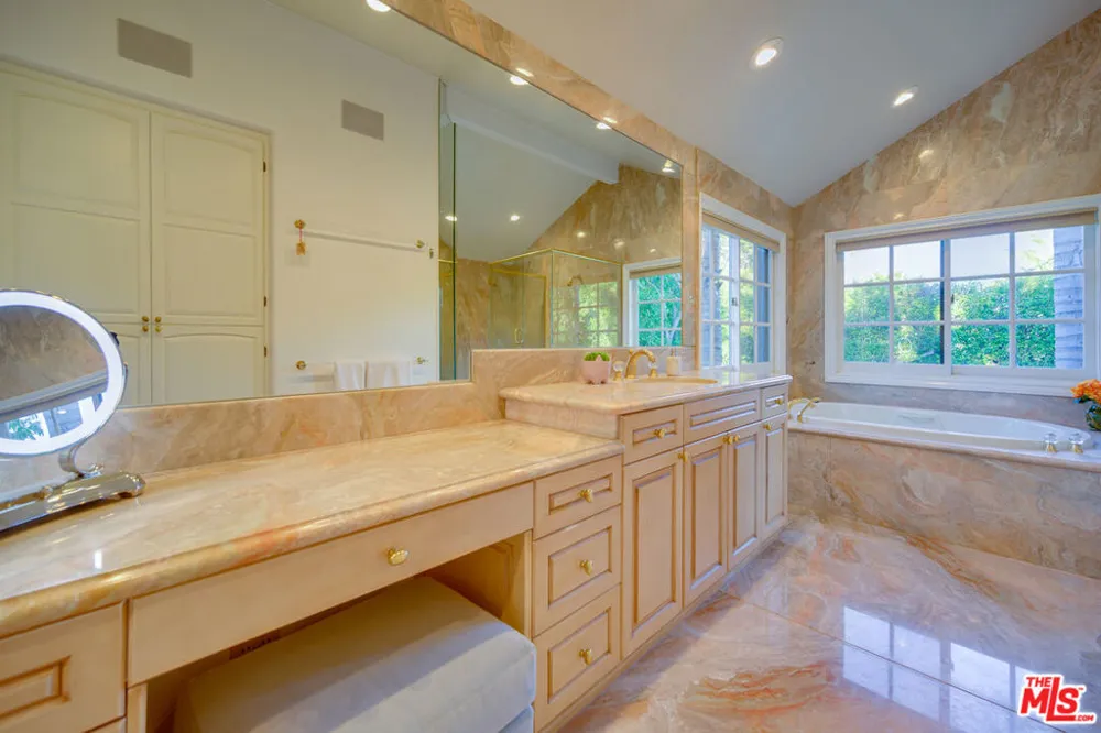 616 Maple Drive Beverly Hills, CA 90210