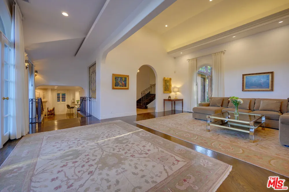 616 Maple Drive Beverly Hills, CA 90210