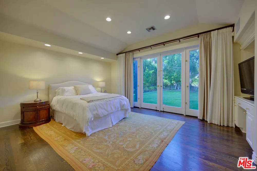 616 Maple Drive Beverly Hills, CA 90210
