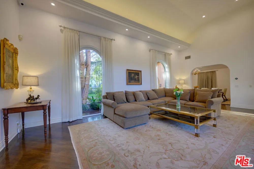 616 Maple Drive Beverly Hills, CA 90210