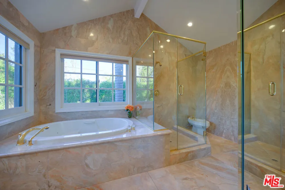 616 Maple Drive Beverly Hills, CA 90210