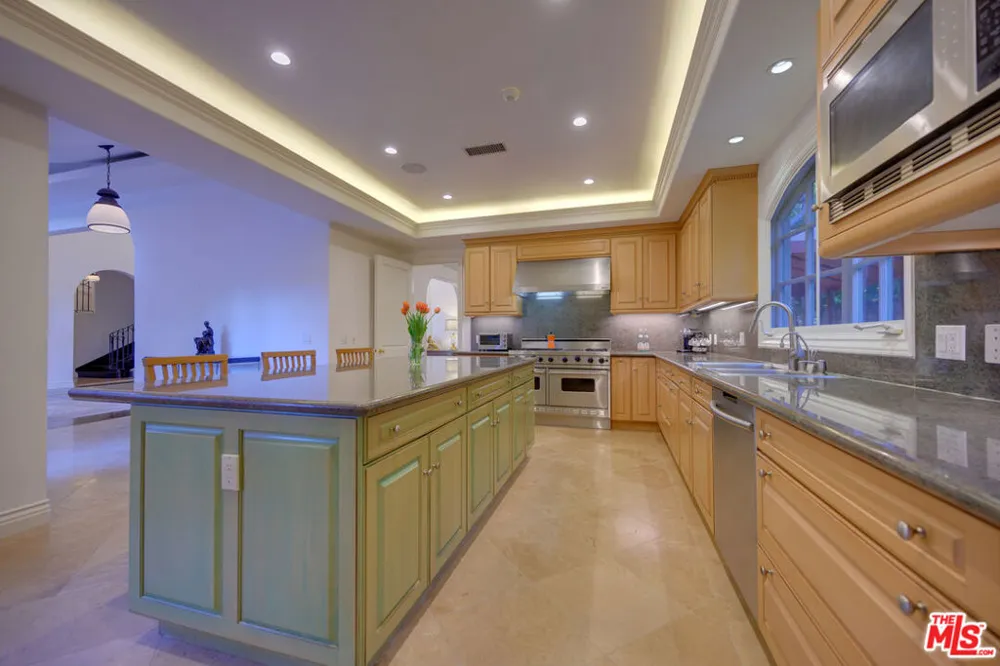 616 Maple Drive Beverly Hills, CA 90210