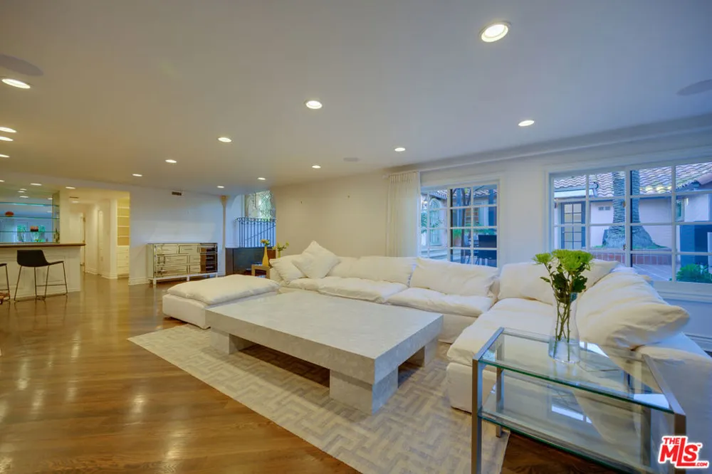 616 Maple Drive Beverly Hills, CA 90210