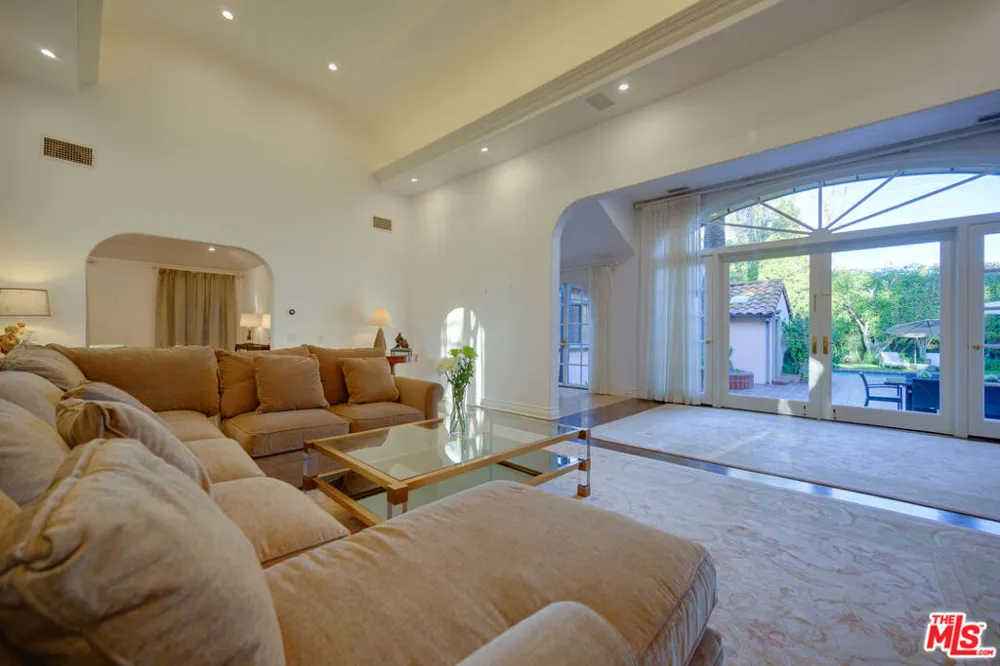 616 Maple Drive Beverly Hills, CA 90210