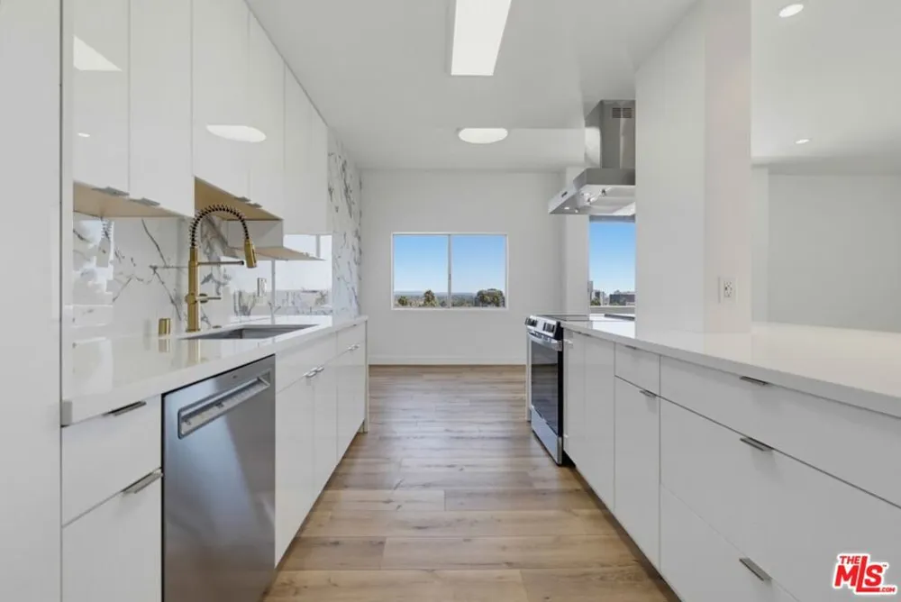 435 Oakhurst Drive #1002 Beverly Hills, CA 90210