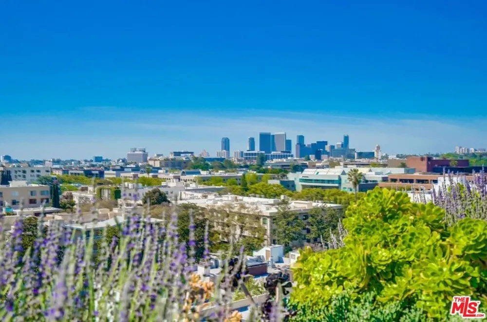 435 Oakhurst Drive #1002 Beverly Hills, CA 90210