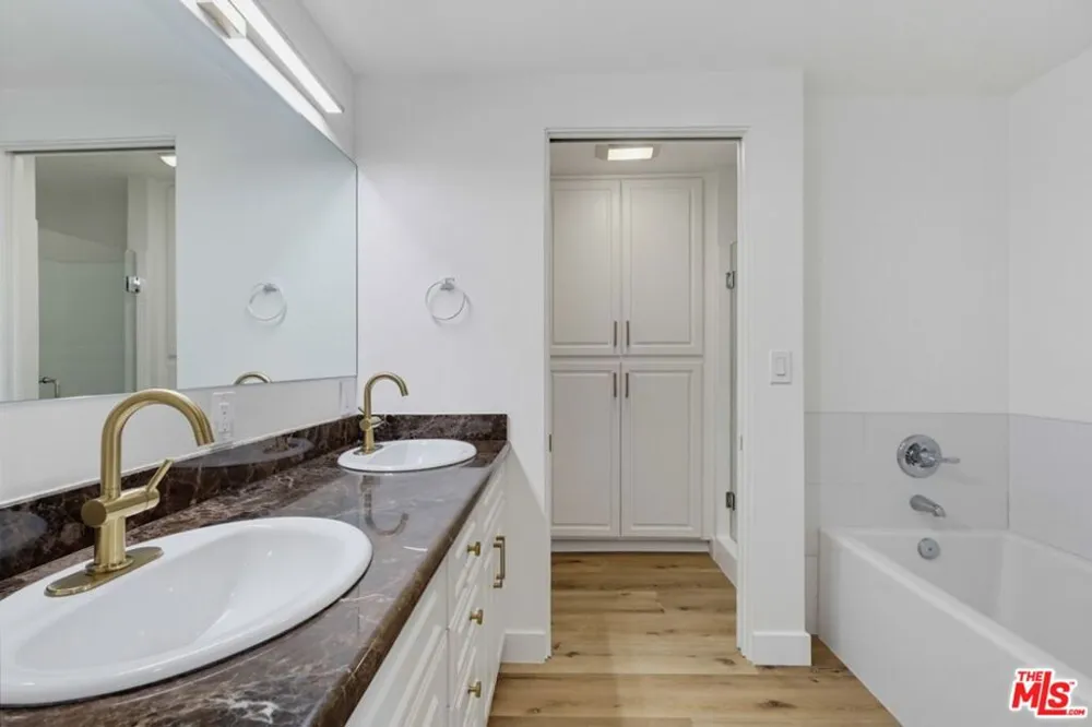 435 Oakhurst Drive #1002 Beverly Hills, CA 90210
