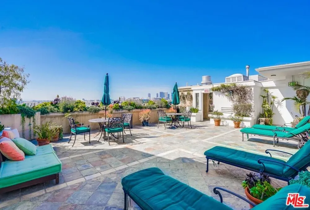 435 Oakhurst Drive #1002 Beverly Hills, CA 90210