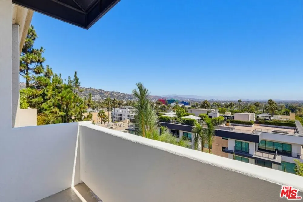 435 Oakhurst Drive #1002 Beverly Hills, CA 90210