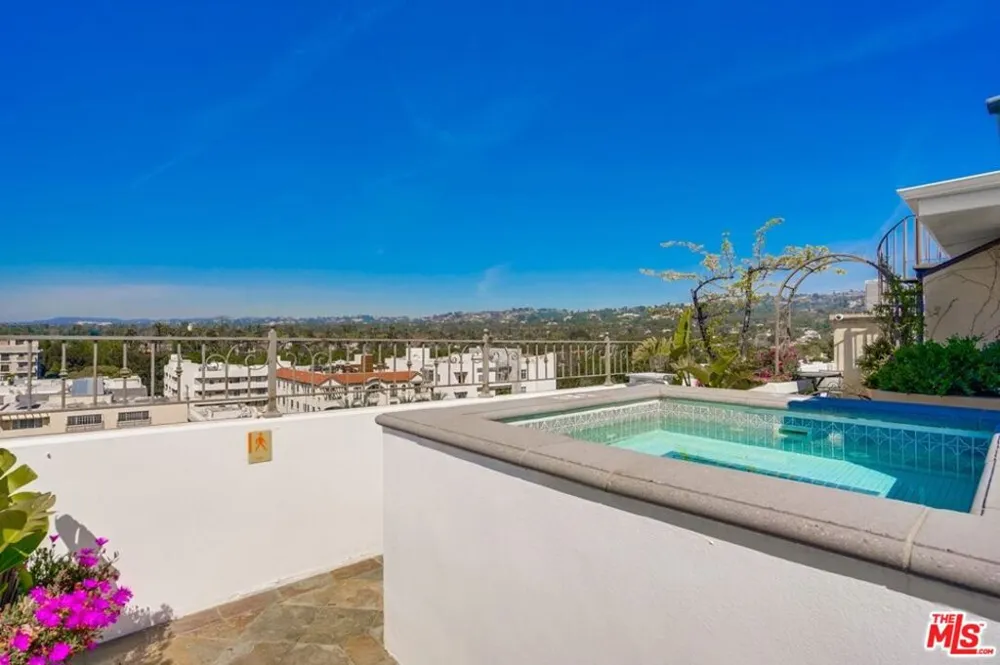 435 Oakhurst Drive #1002 Beverly Hills, CA 90210