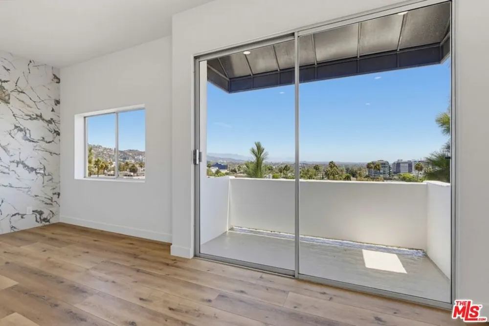 435 Oakhurst Drive #1002 Beverly Hills, CA 90210