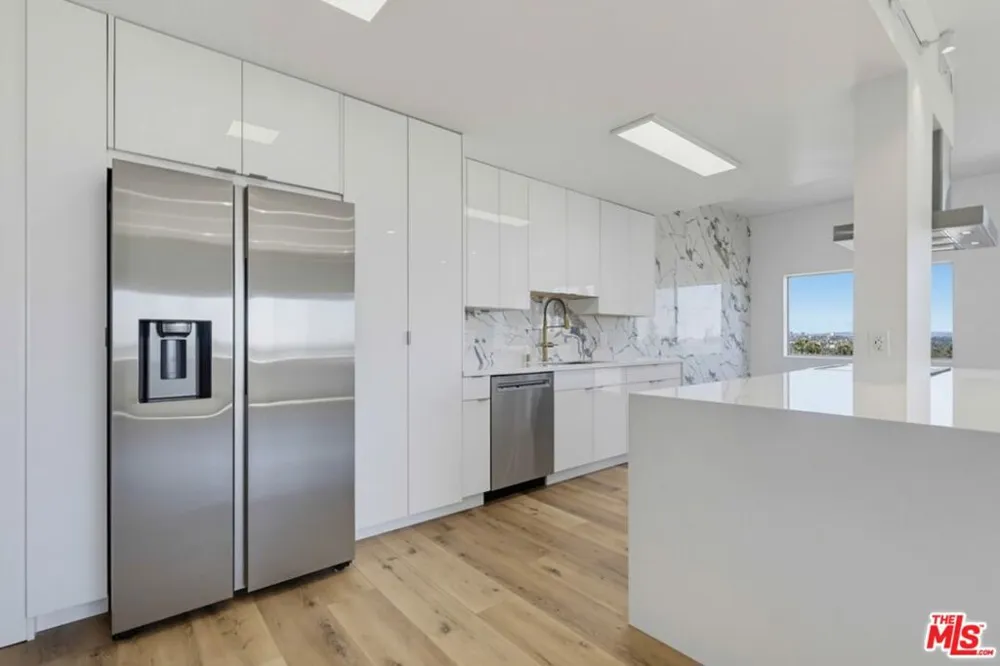 435 Oakhurst Drive #1002 Beverly Hills, CA 90210