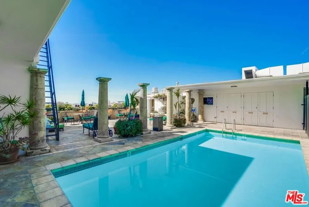 435 Oakhurst Drive #1002 Beverly Hills, CA 90210