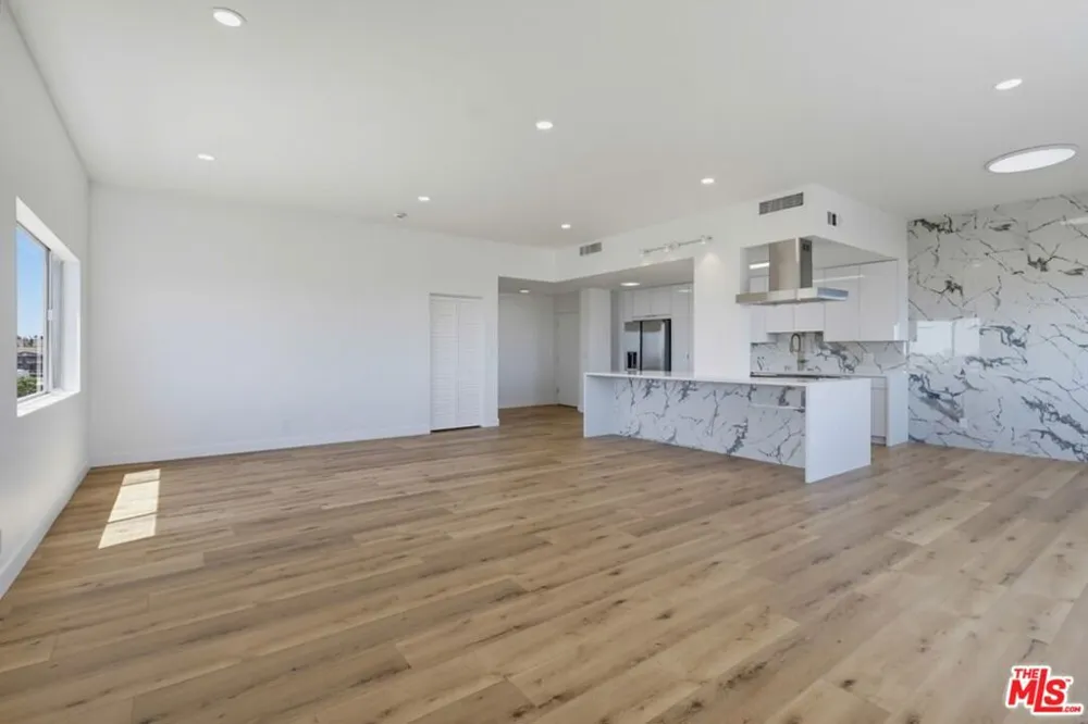 435 Oakhurst Drive #1002 Beverly Hills, CA 90210