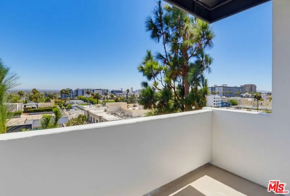 435 Oakhurst Drive #1002 Beverly Hills, CA 90210