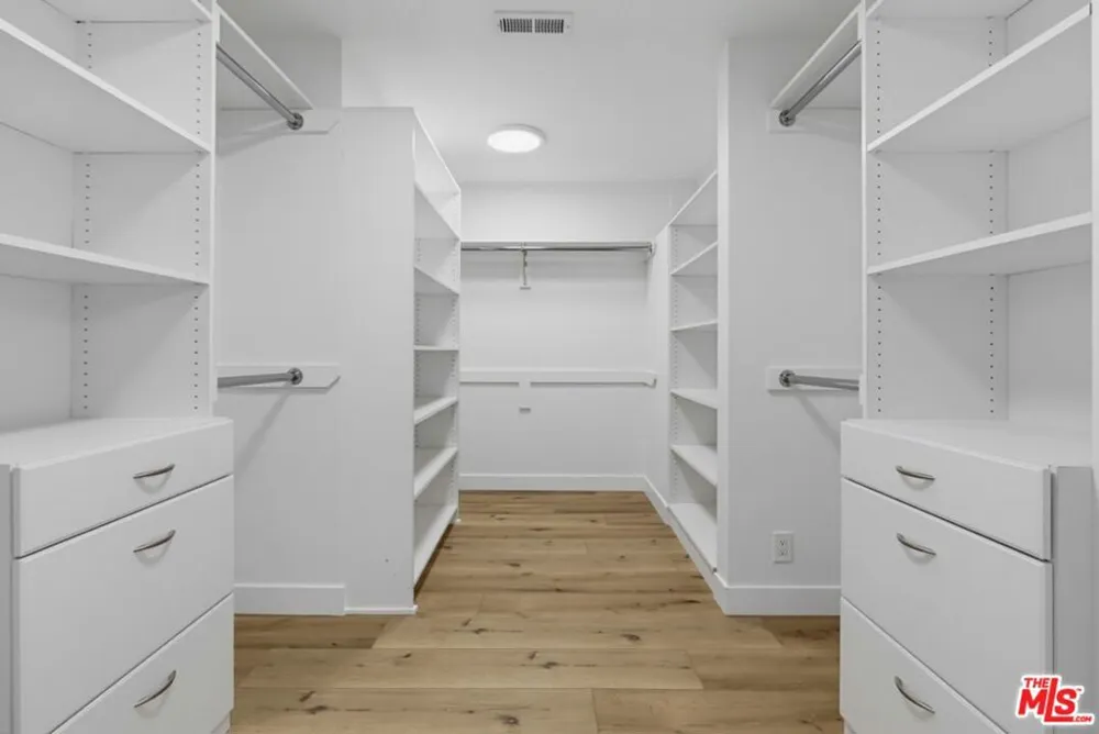 435 Oakhurst Drive #1002 Beverly Hills, CA 90210